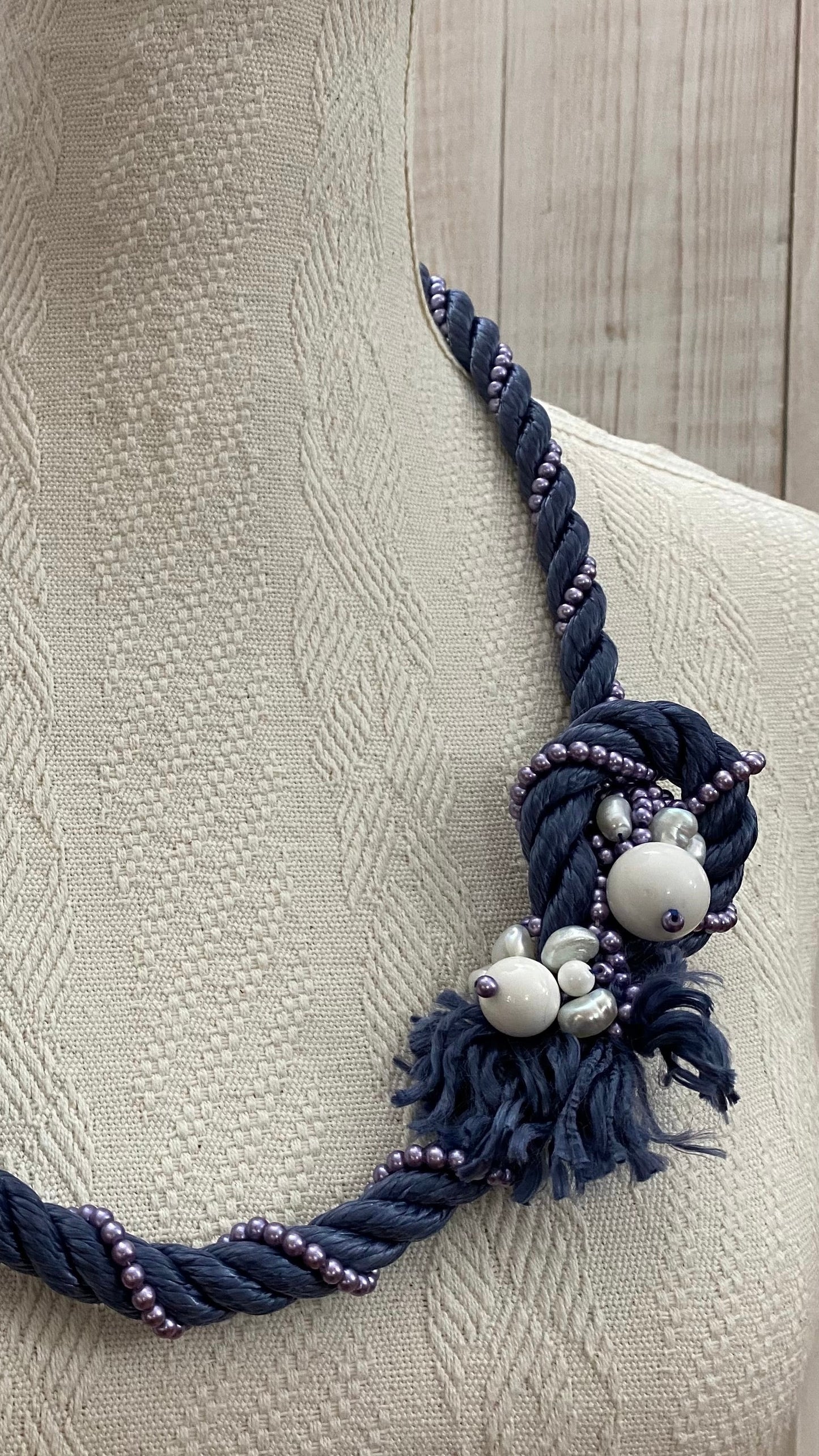 79cm necklace in cord, pearls, beads and agate