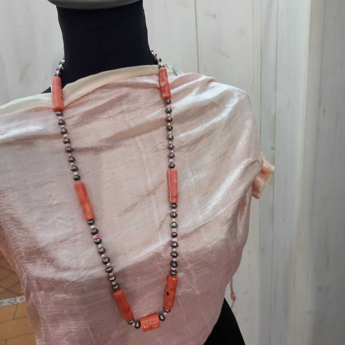 Collier de perles et de corail de 92 cm