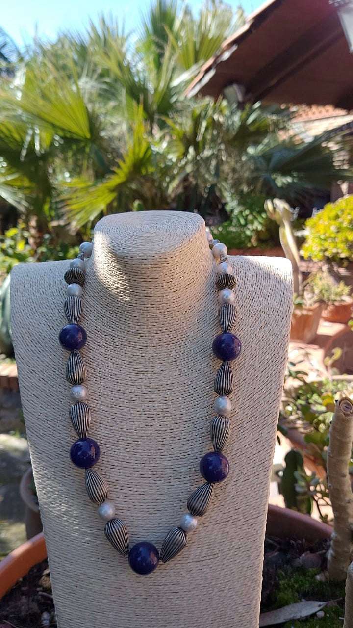 63.5 cm necklace in silver, resin and scaramazze river pearls