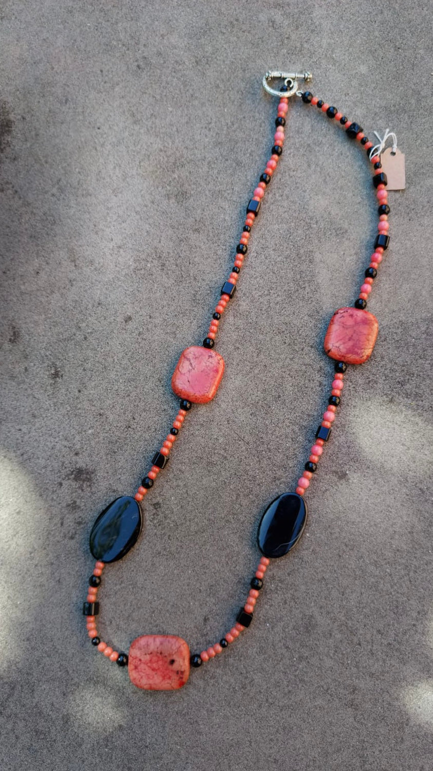 74.5 cm necklace in jasper, onyx, agate, coral and glass