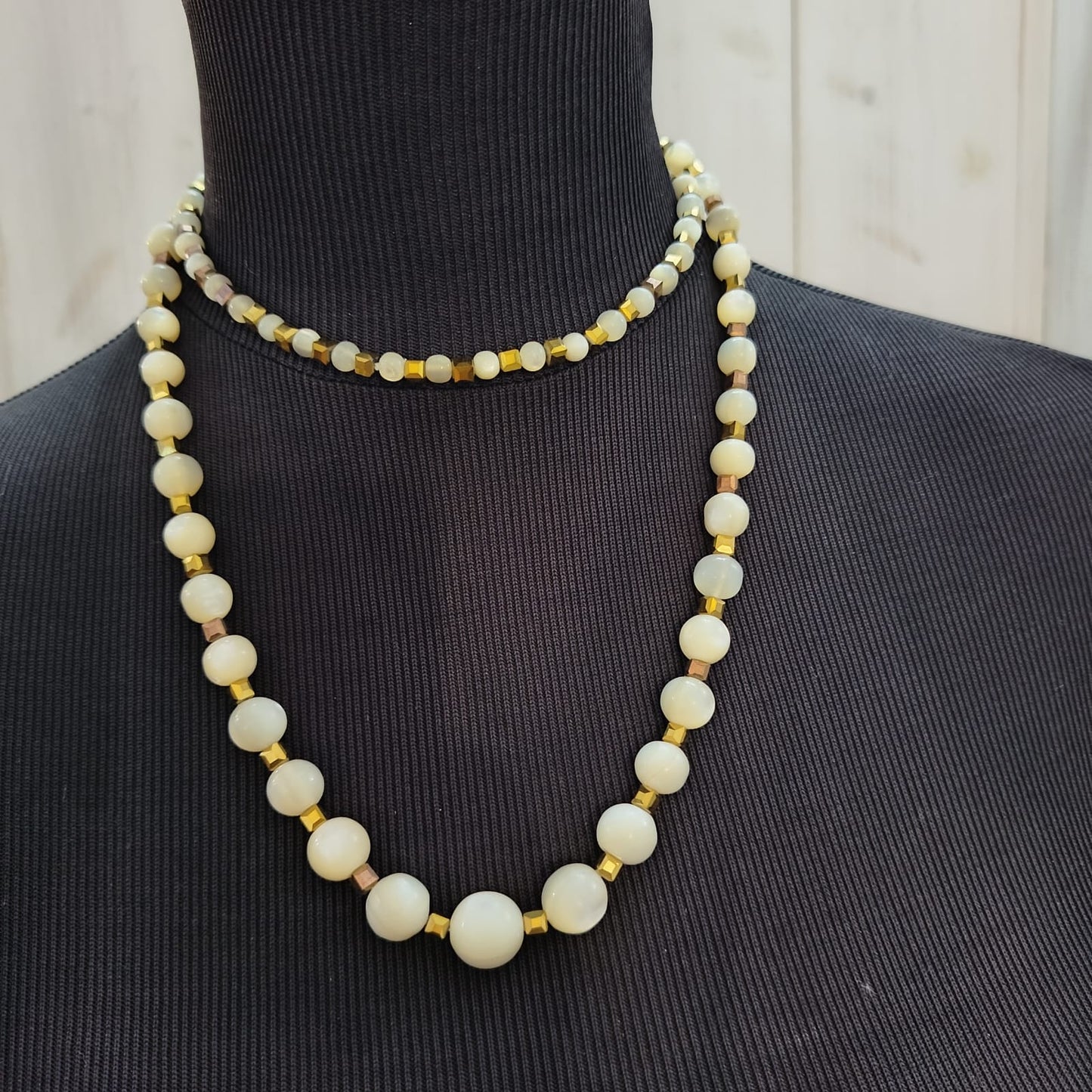 90cm necklace in hematite and shell