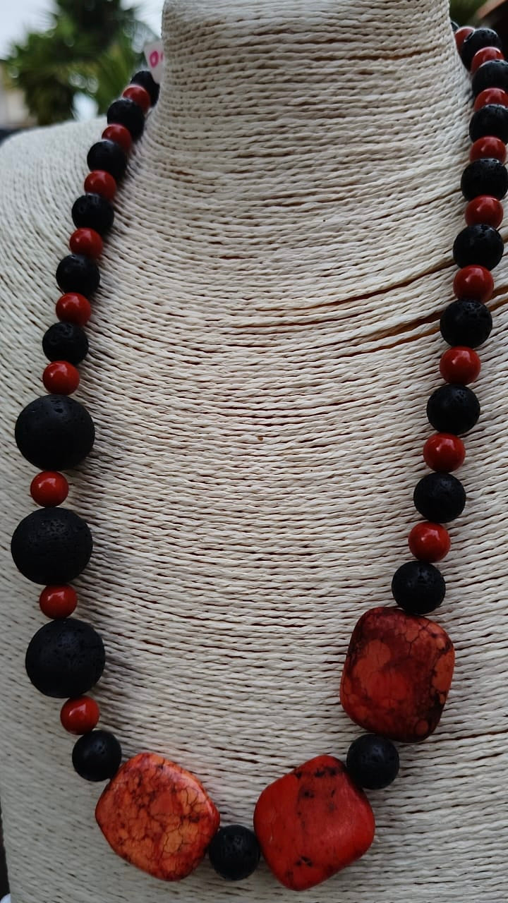 66 cm necklace in jasper, lava stone and Mallorca pearls