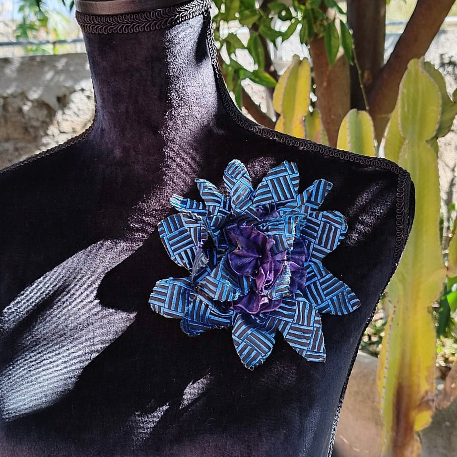 flower-shaped fabric pin cm