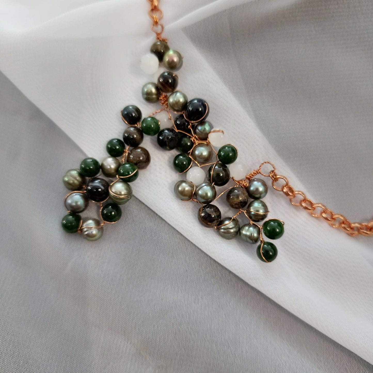 50 cm necklace in bronze, river pearls, onyx, tiger's eye and agate