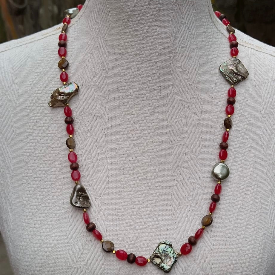 collana cm 75 in perle, madreperla, legno e giada