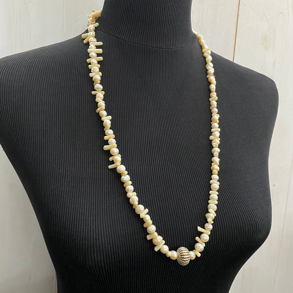 collana in argento, perle e corallo