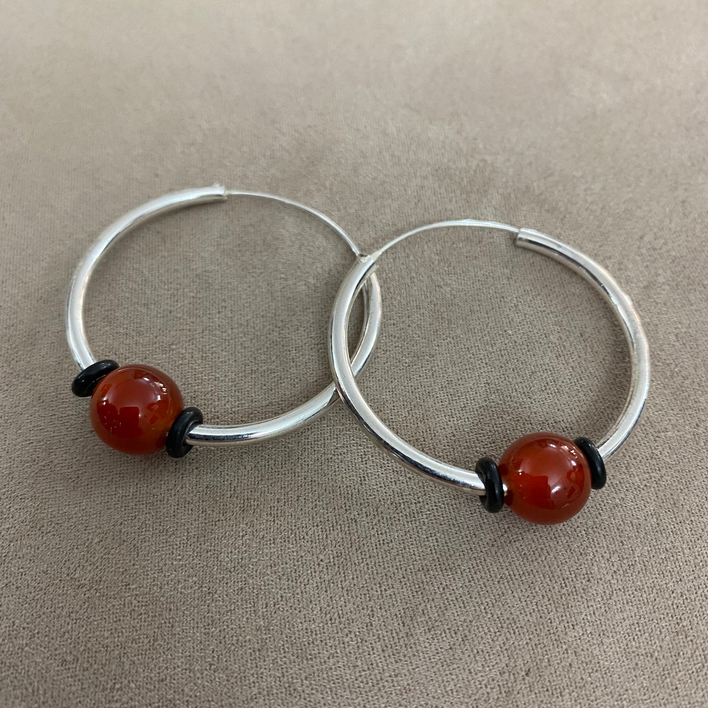๐ Silver hoop earrings with jasper