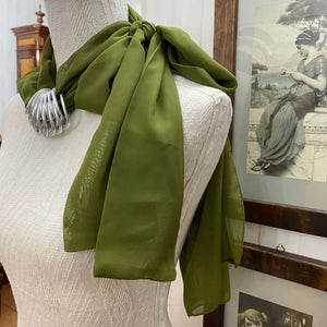 foulard verde con decoro in acciaio