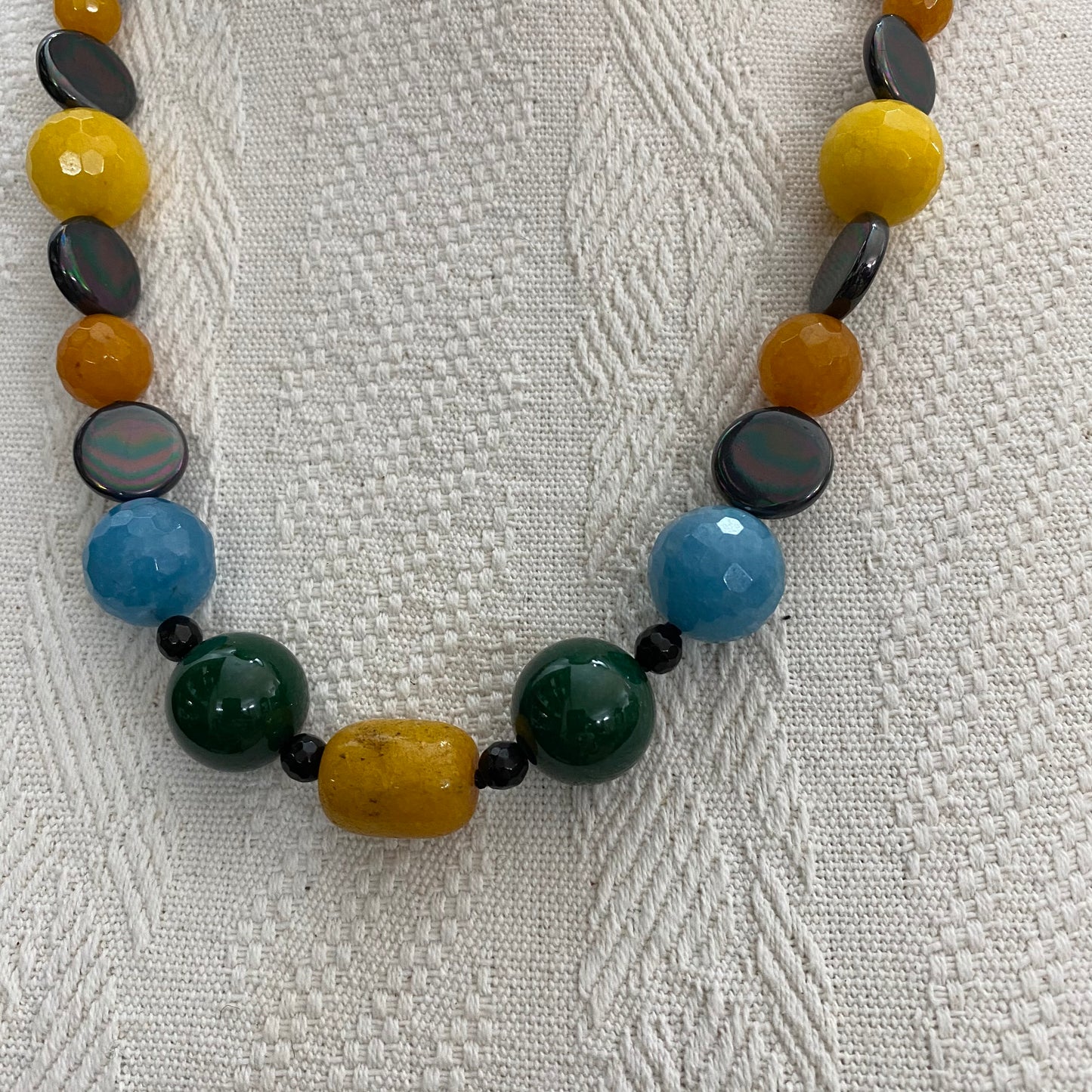 64 cm necklace in jade, jasper, angelite, pearls and onyx