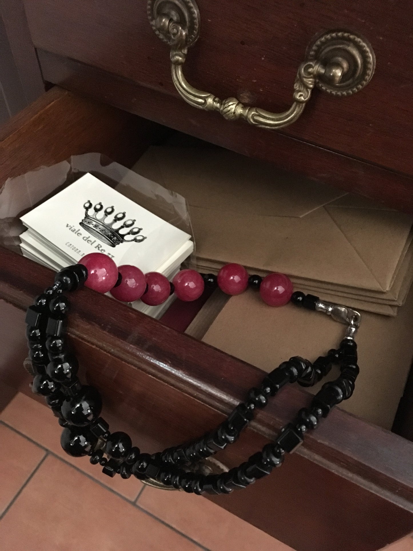 52cm necklace in silver, jade and onyx