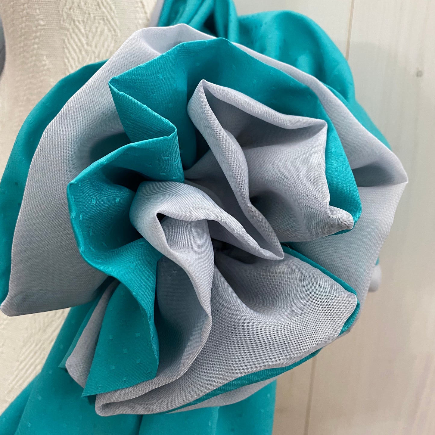 COD06 Double-sided shrug with elasticated ruffles