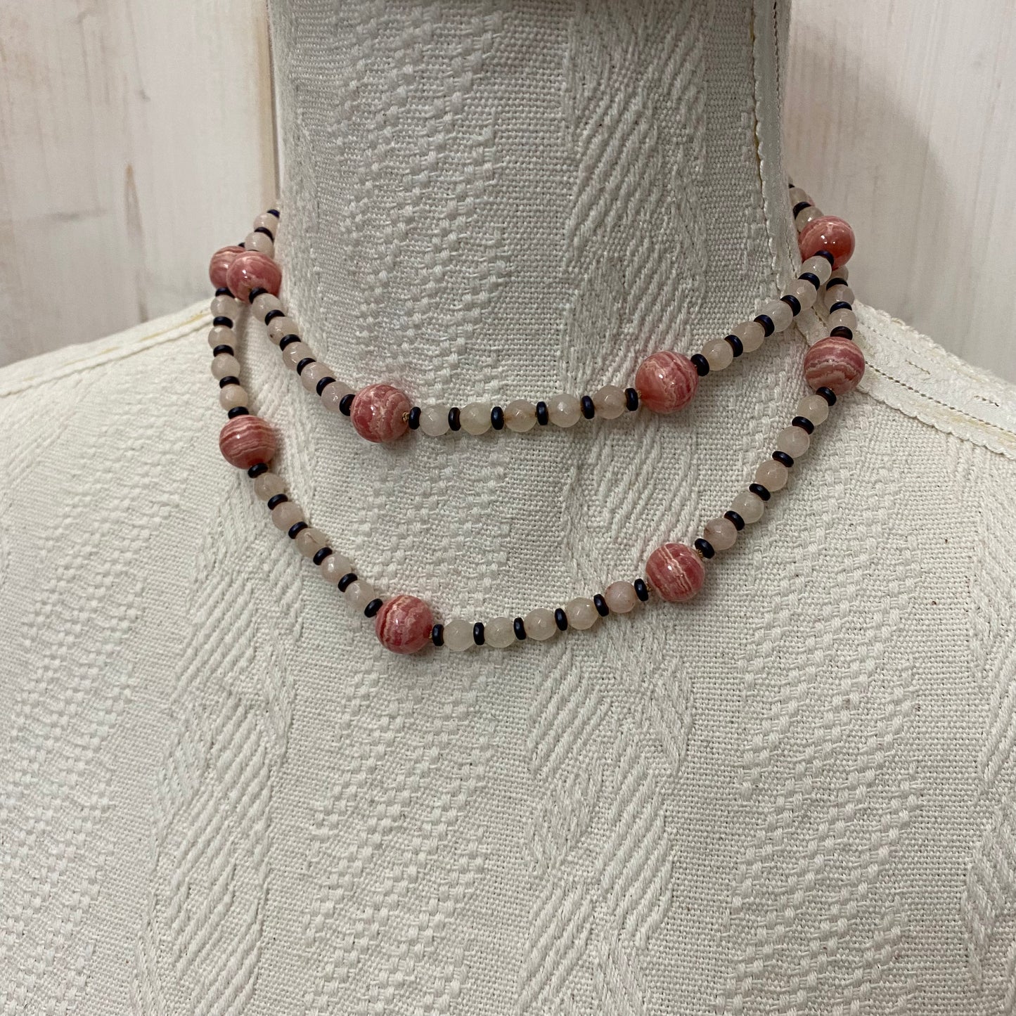 87cm necklace in rhodocrasite and quartz