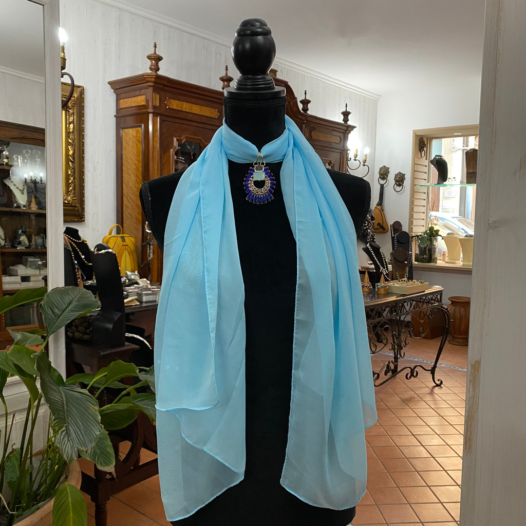 foulard azzurro con centrale gioiello in strass