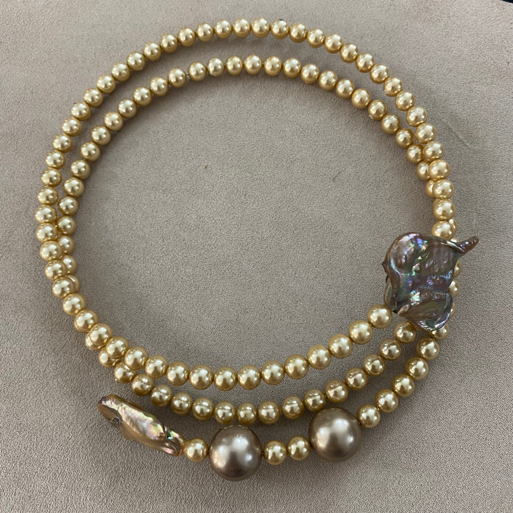collana girocollo rigida realizzata in perle