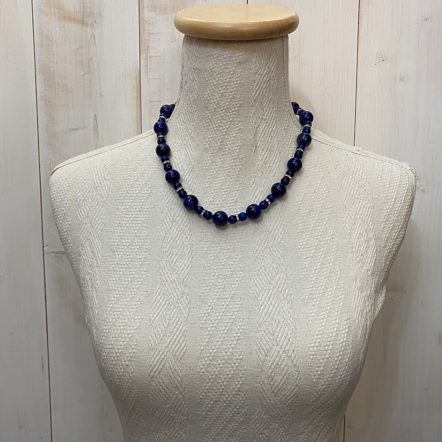 53cm necklace in silver, agate, zircons and lapis lazuli