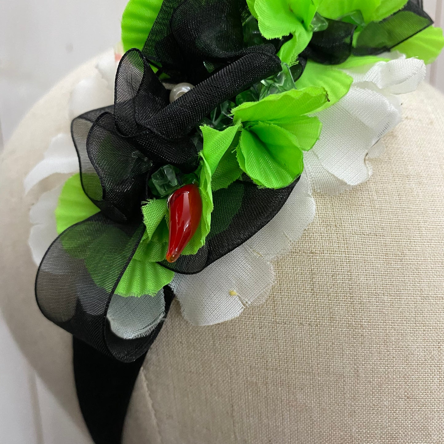 🆕 cerchietto nero con fiori e porta fortuna