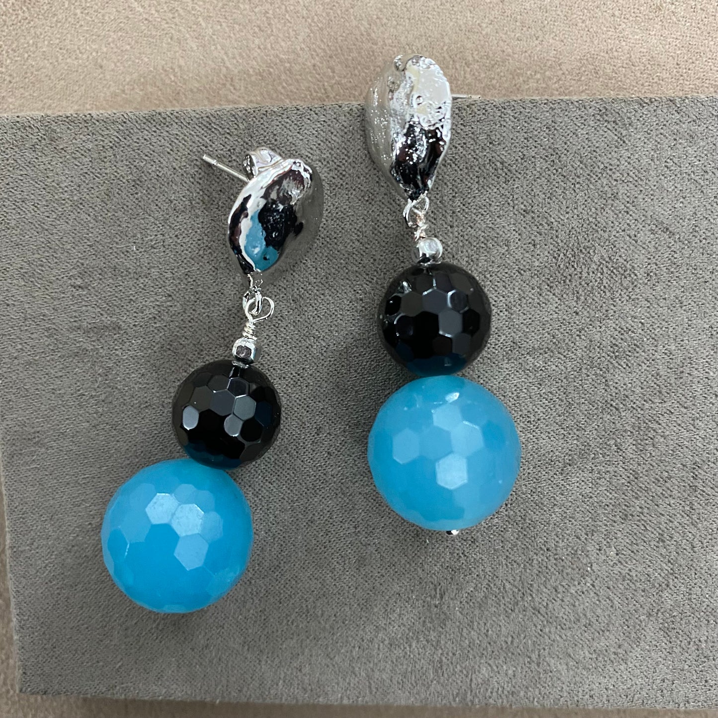 🆕 bronze, onyx and aquamarine earrings