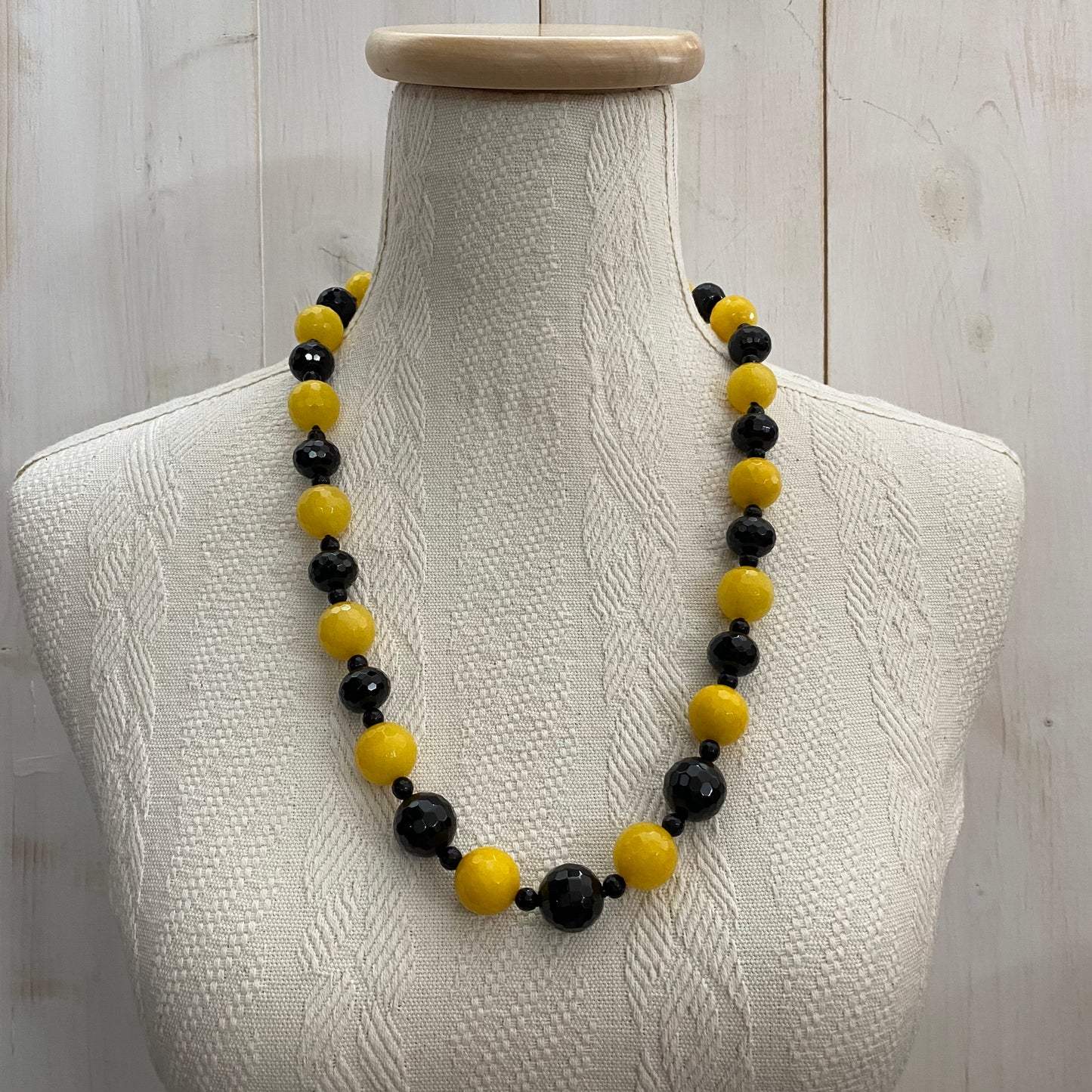 Collier en jade et onyx de 72 cm