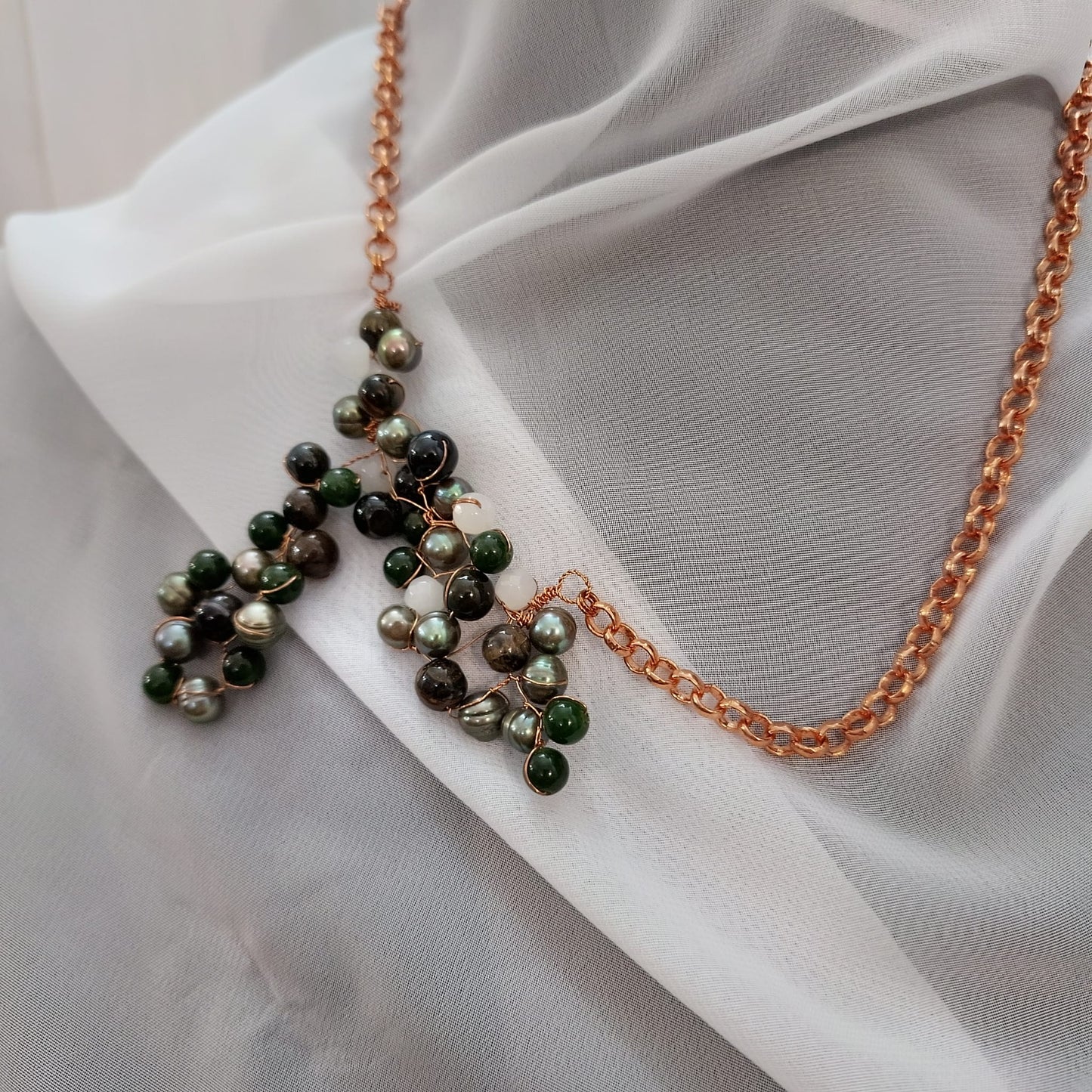 50 cm necklace in bronze, river pearls, onyx, tiger's eye and agate