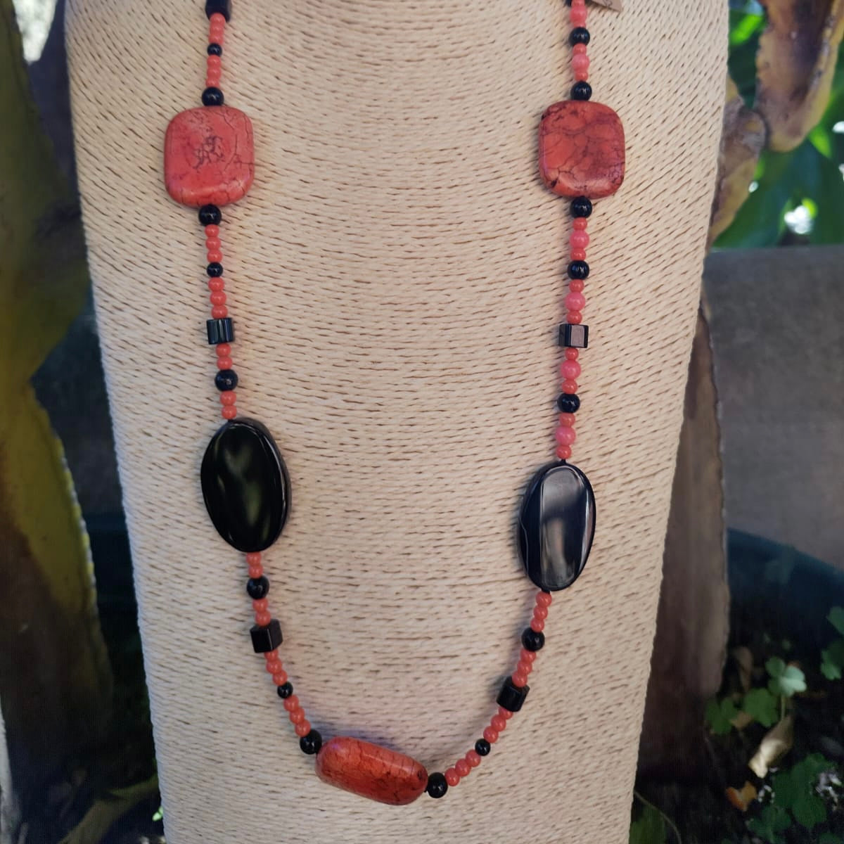 collana cm 74,5 in diaspro, onice, agata, corallo e vetro