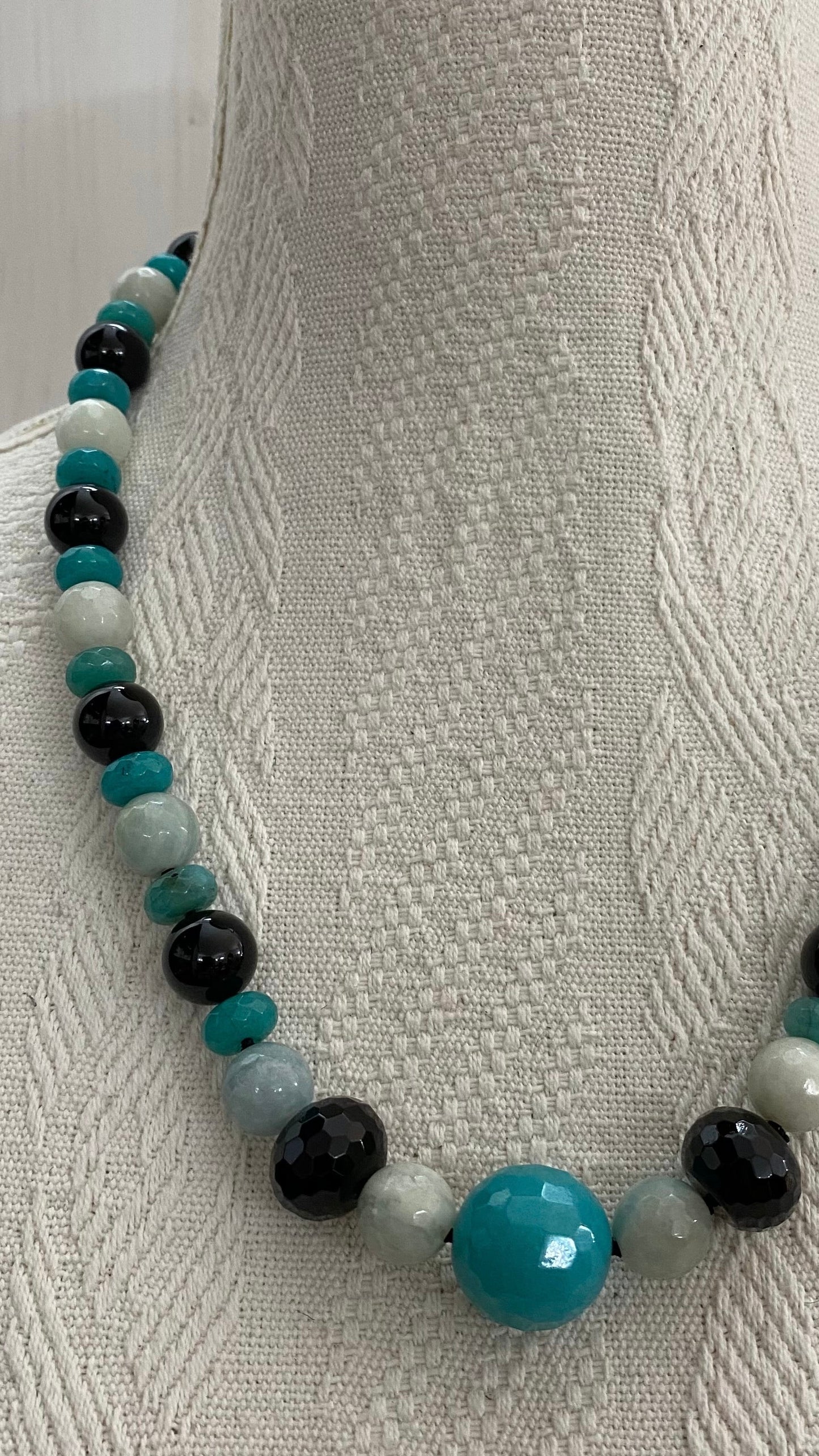 Collier de 64,5 cm en argent, aigue-marine, onyx et turquoise