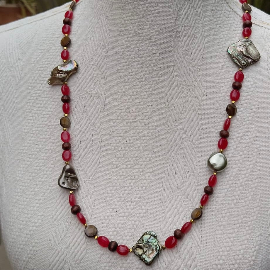 collana cm 75 in perle, madreperla, legno e giada