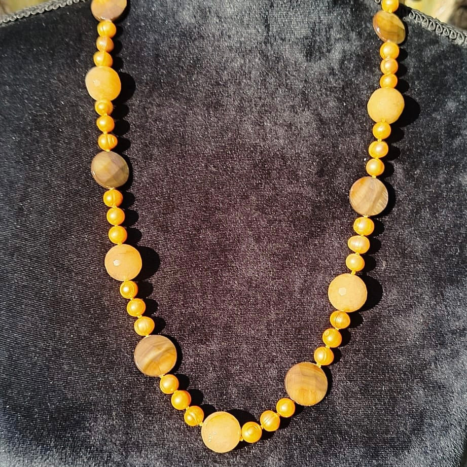 collana cm 59/73 in perle, madreperla e quarzo