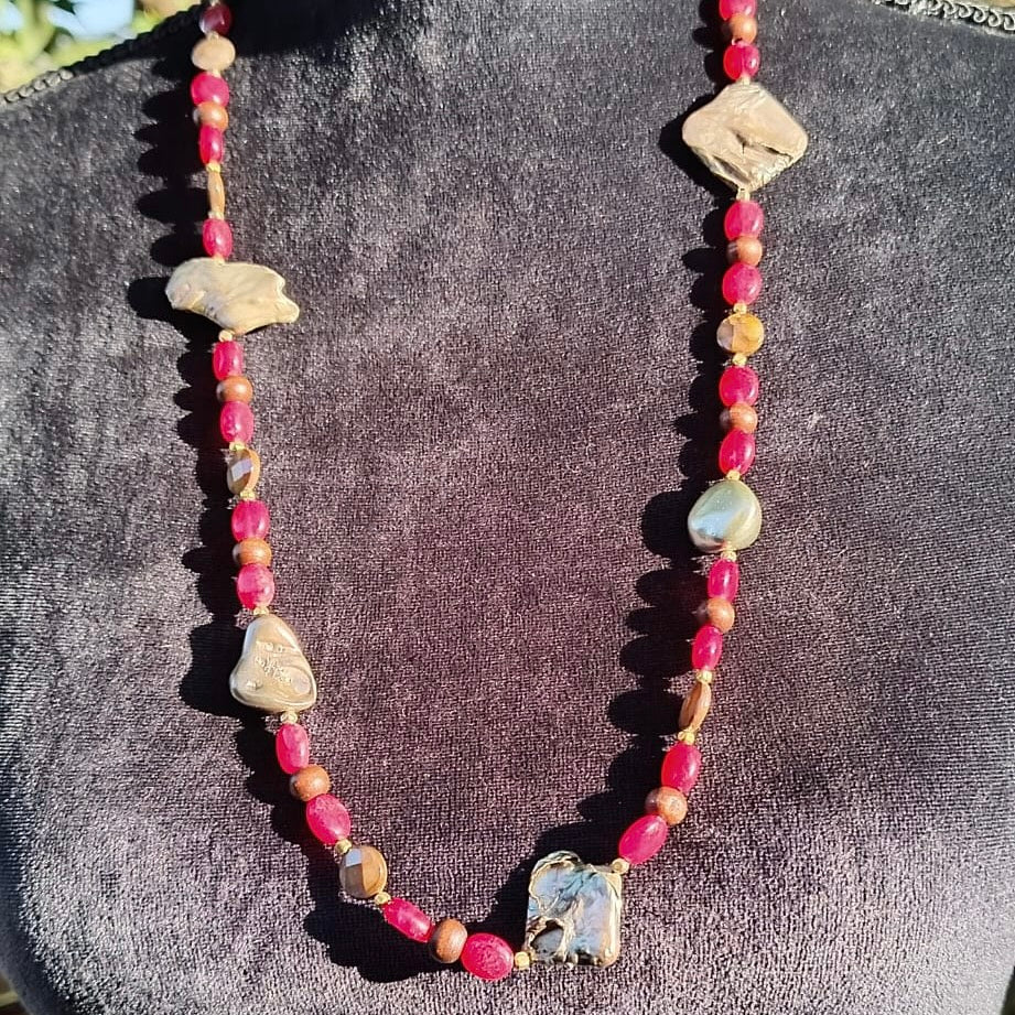 collana cm 75 in perle, madreperla, legno e giada