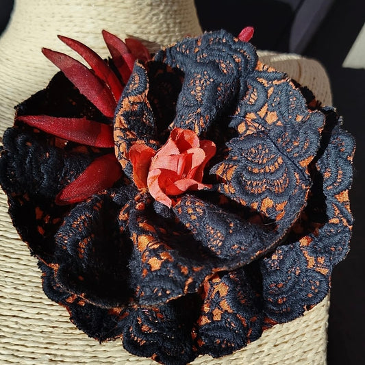 flower-shaped fabric pin 13x12 cm