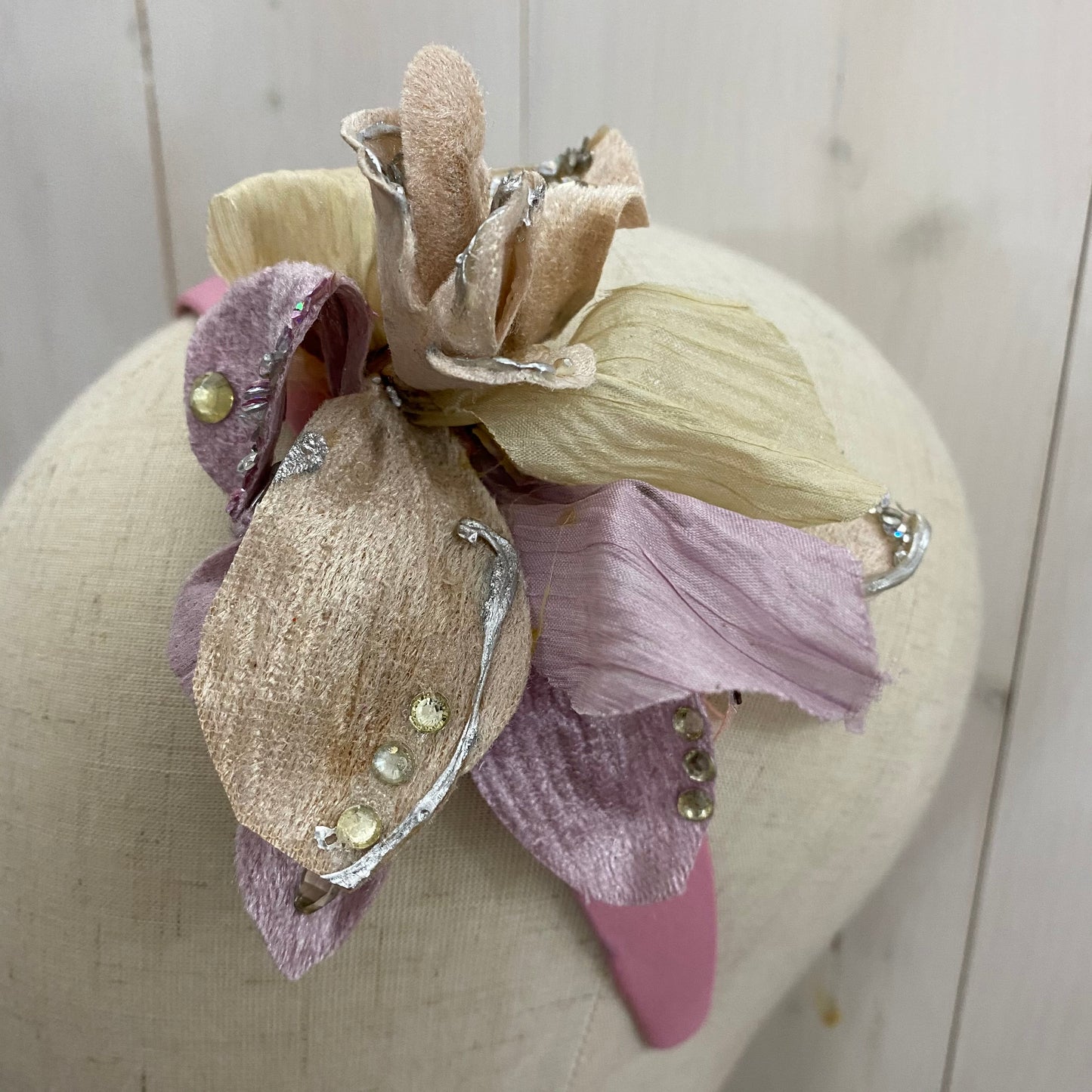 cerchietto rosa con fiore