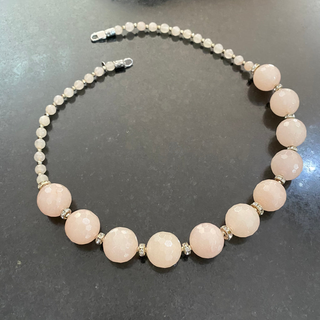 collana in argento, giada rosa, ematite e zirconi