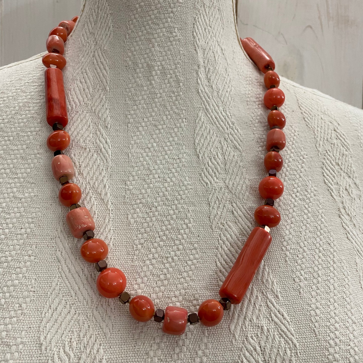 collana cm 74 in argento, perle, corallo ed ematite