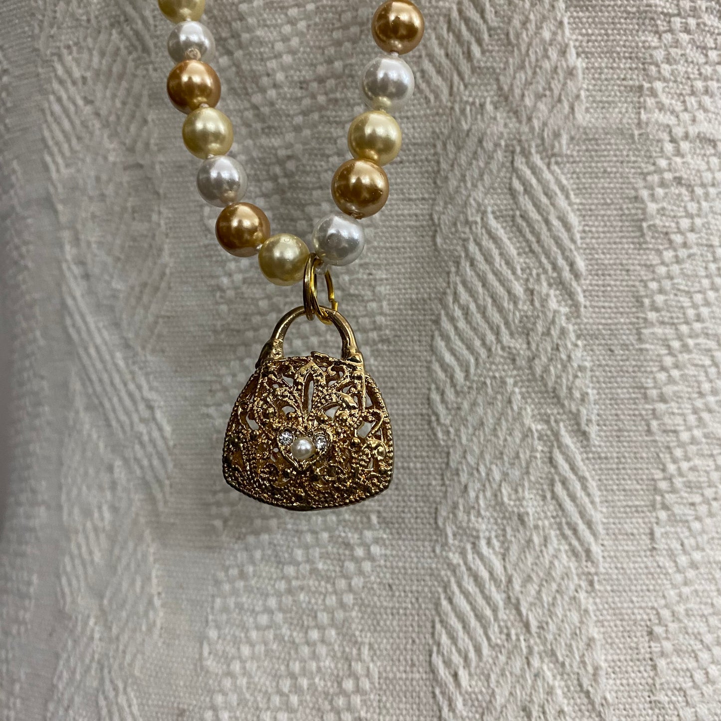 🆕 collana lunga in perle con ciondolo borsetta