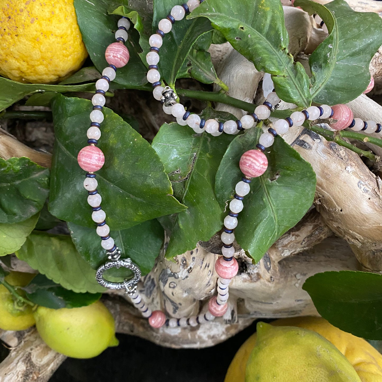 87cm necklace in rhodocrasite and quartz