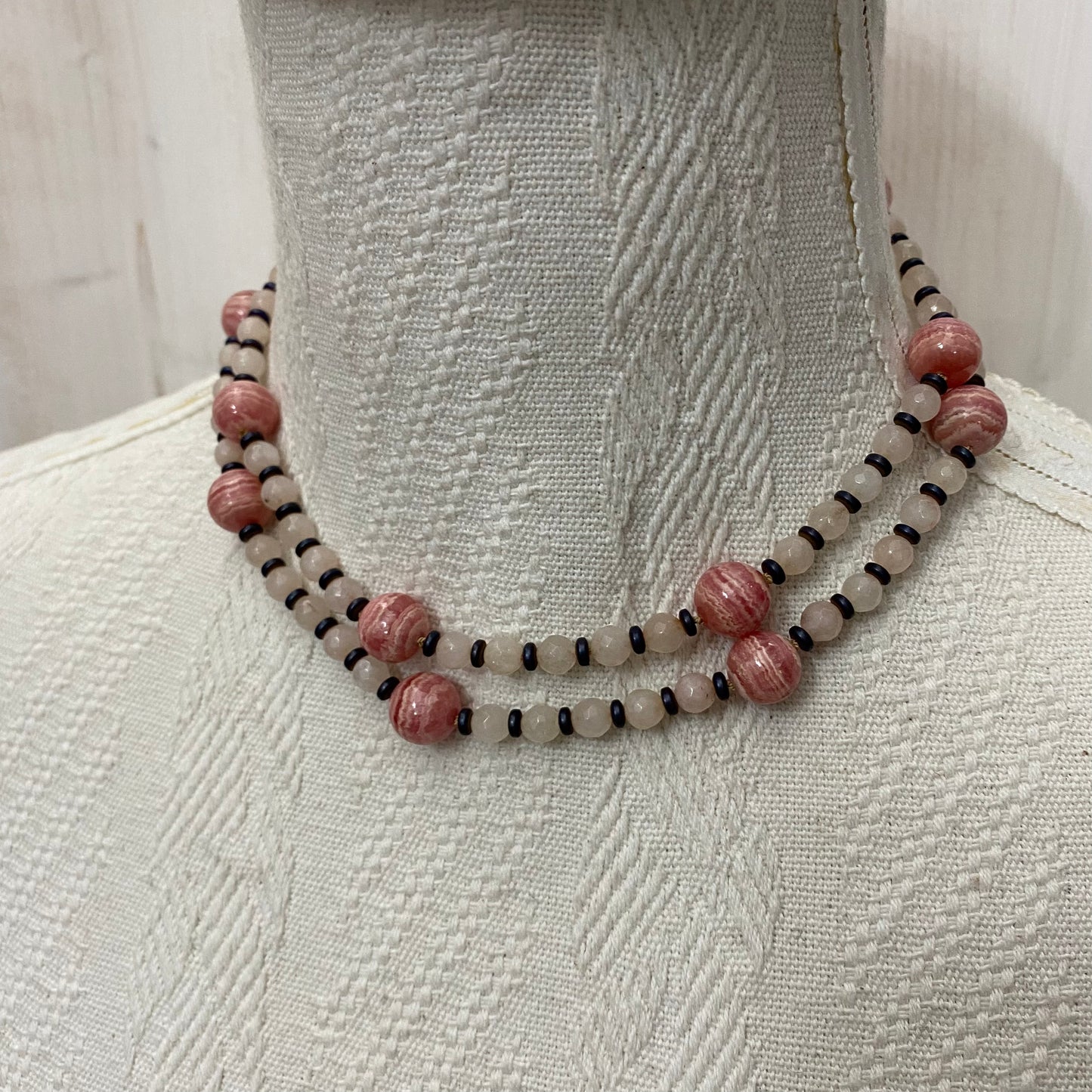 87cm necklace in rhodocrasite and quartz