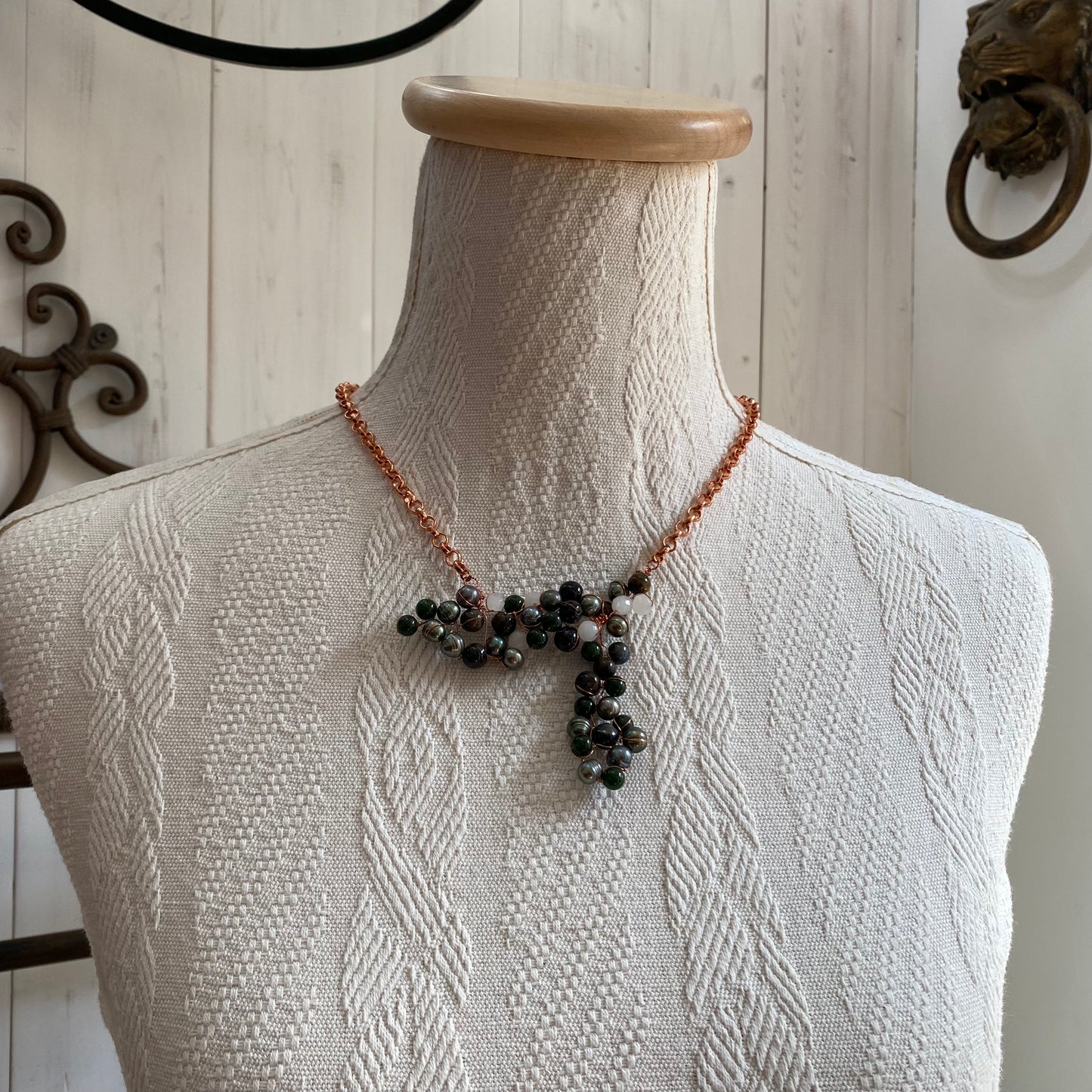50 cm necklace in bronze, river pearls, onyx, tiger's eye and agate