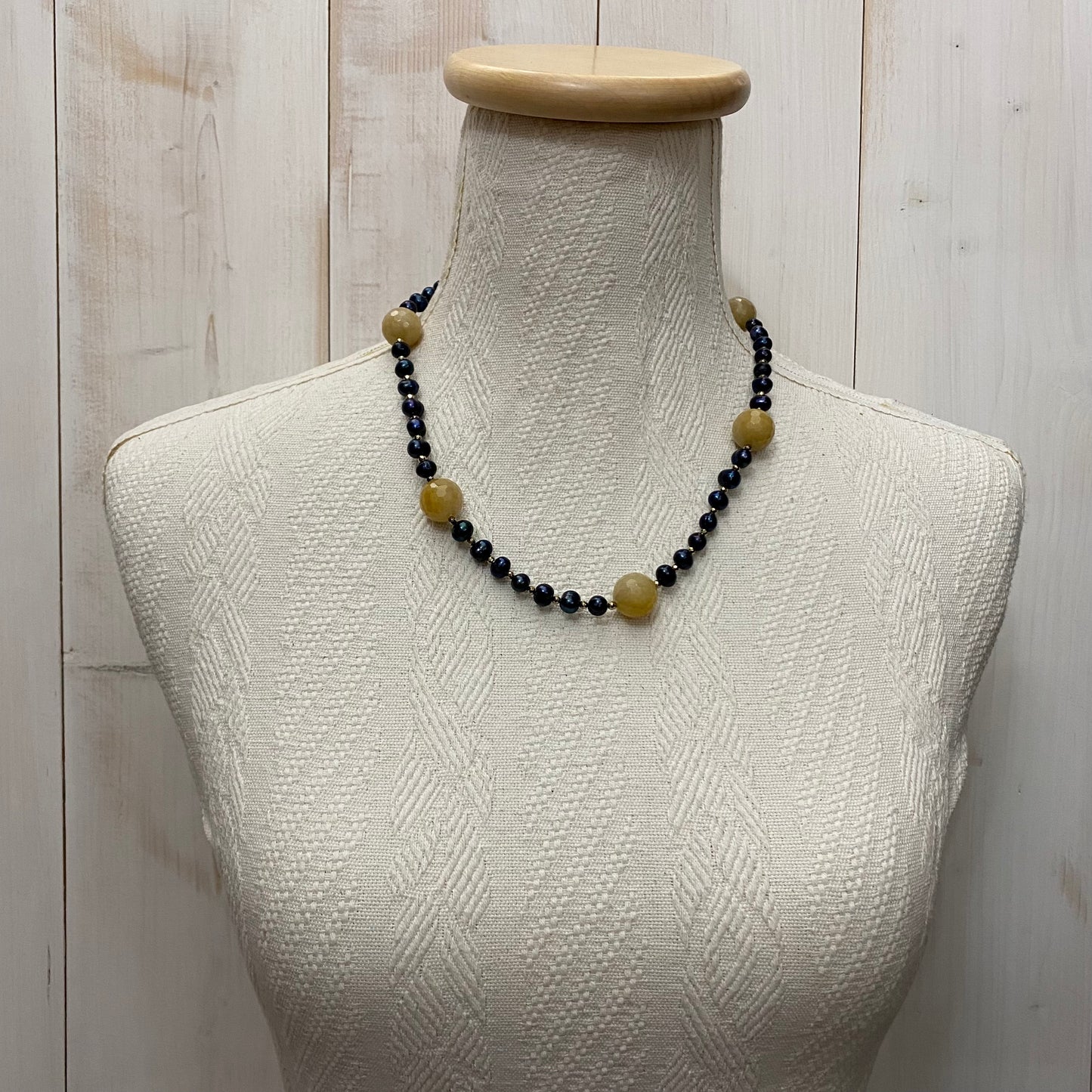collana in argento, perle, calcite e pirite
