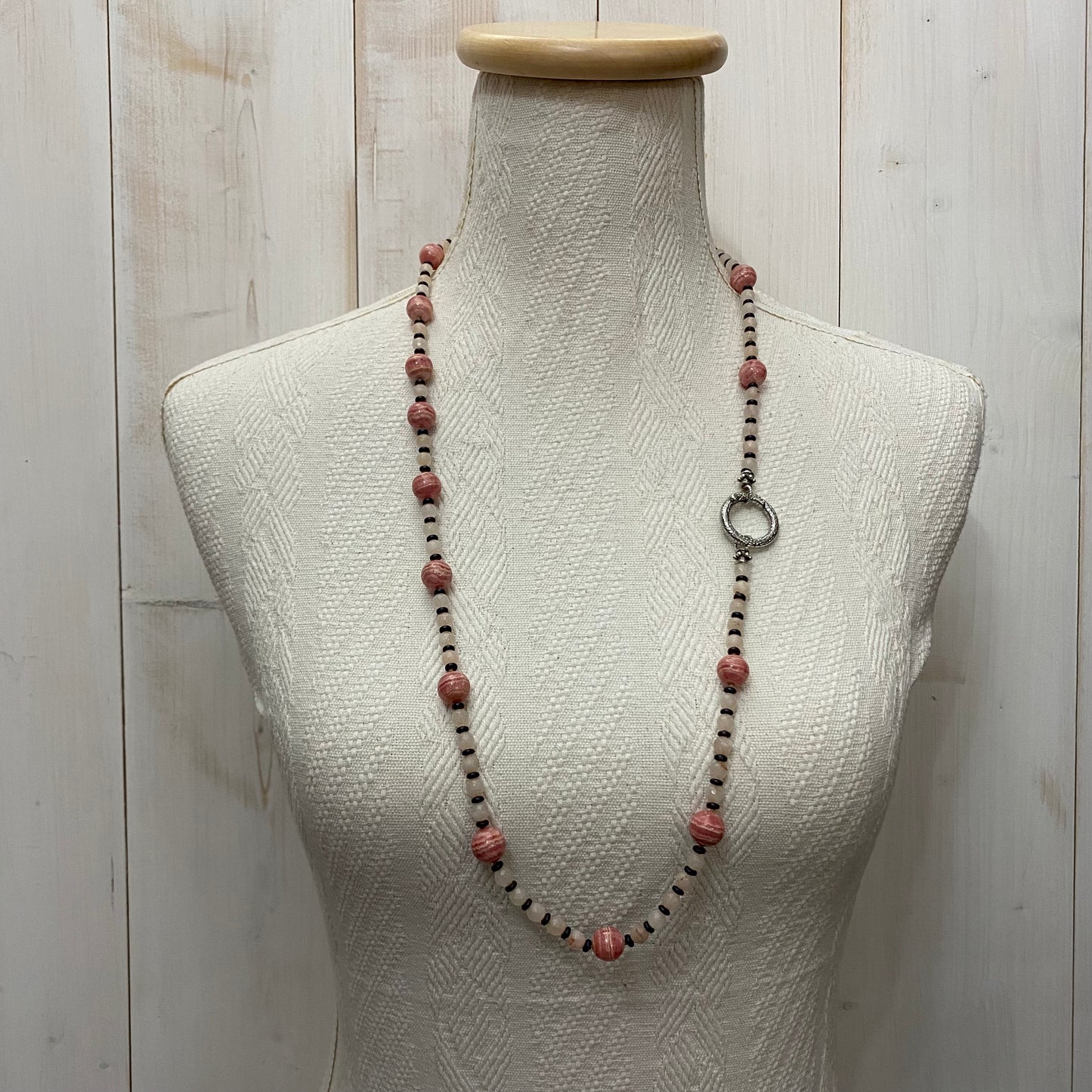 87cm necklace in rhodocrasite and quartz